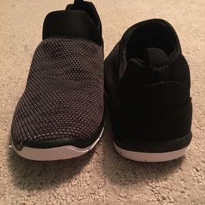 Men’s Size 10 Slip On Black Sneakers
